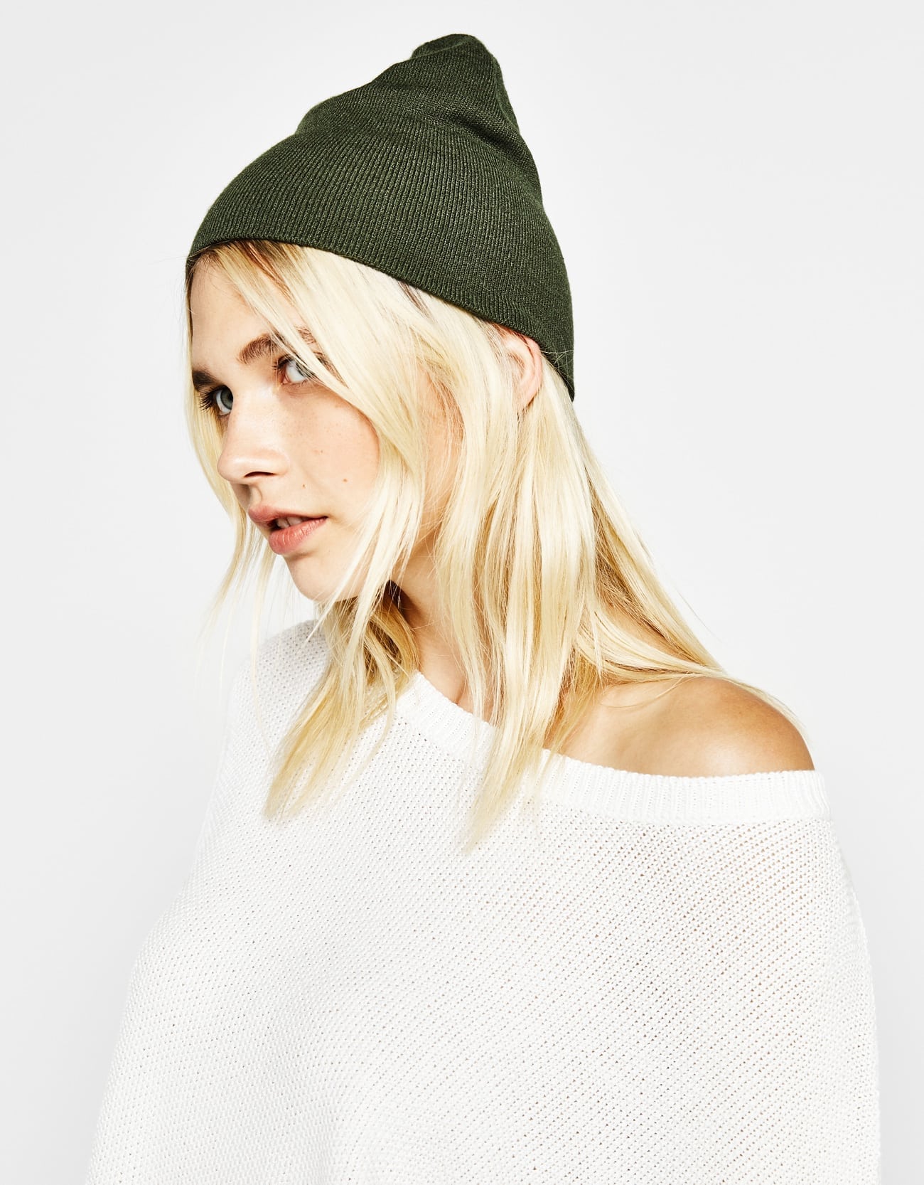 Knitted beanie - Image 5